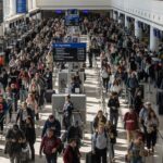 Estudio revela los aeropuertos de EE. UU. que más estrés causan a viajeros dominicanos