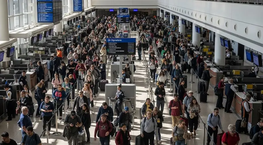 Estudio revela los aeropuertos de EE. UU. que más estrés causan a viajeros dominicanos