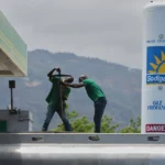 Haitianos recortan la ya escasa comida y se preguntan cómo sobrevivirán al alza del combustible