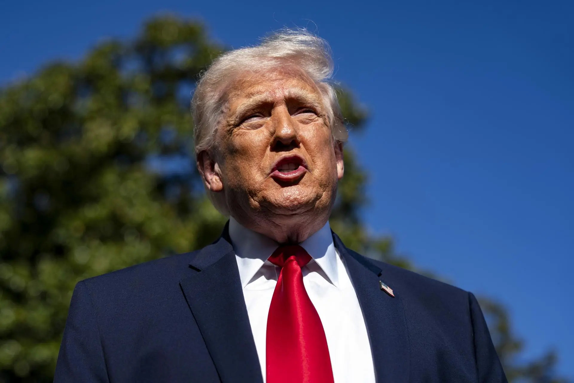 Trump amenaza con una respuesta "mucho peor" si Irán vuelve a atacar barcos en Ormuz