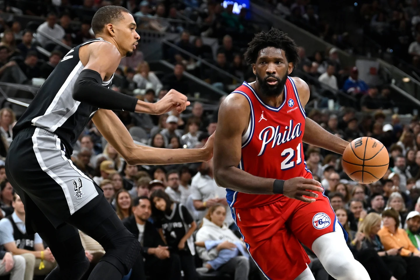 Joel Embiid se sometió a una apendicectomía y se perdería temporada NBA