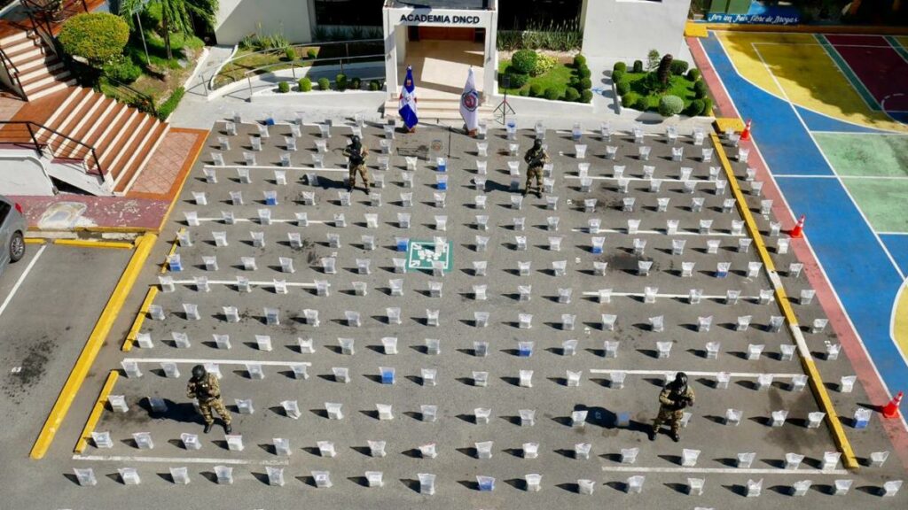 Golpe al narco: incautan 1.6 toneladas de cocaína tras persecución a tiros en Pedernales