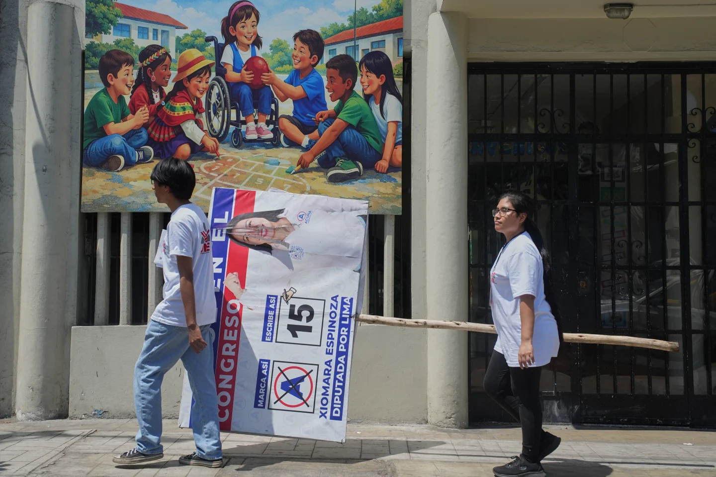 Abren los centros de votación en Perú para elegir presidente y Congreso bicameral