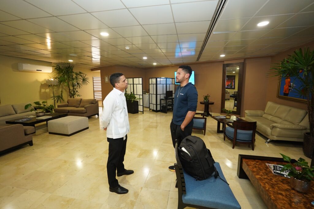 De estar “en el aire” a pisar suelo dominicano: la travesía de Joel Richards tras semanas varado en Vietnam