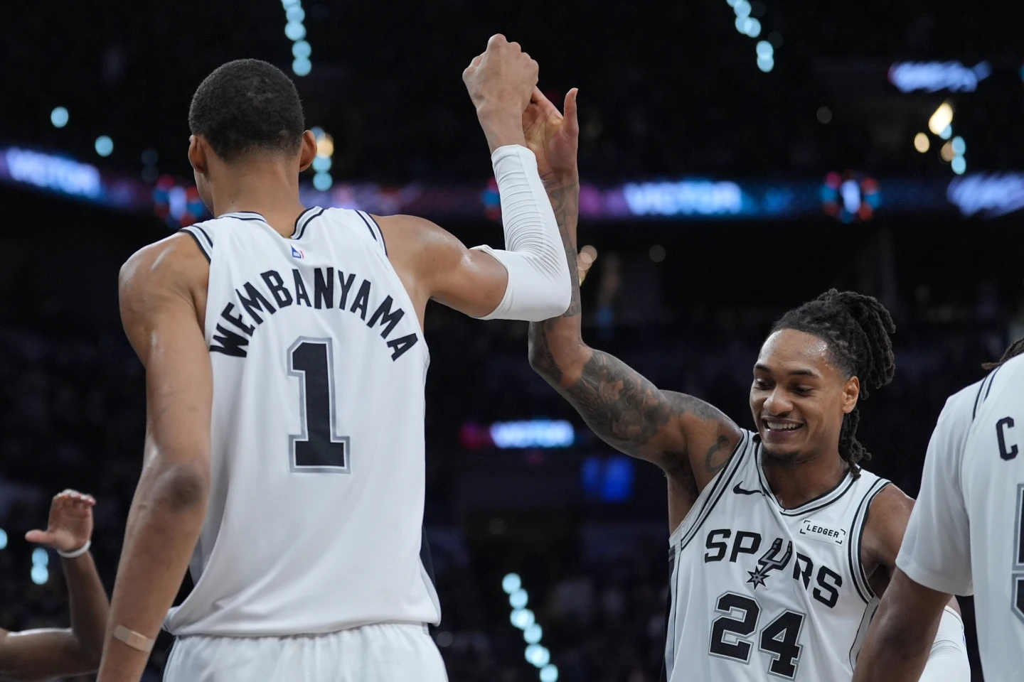Spurs eliminan a Blazers, Knicks aplastan a Hawks y Sixers sorprenden a Celtics