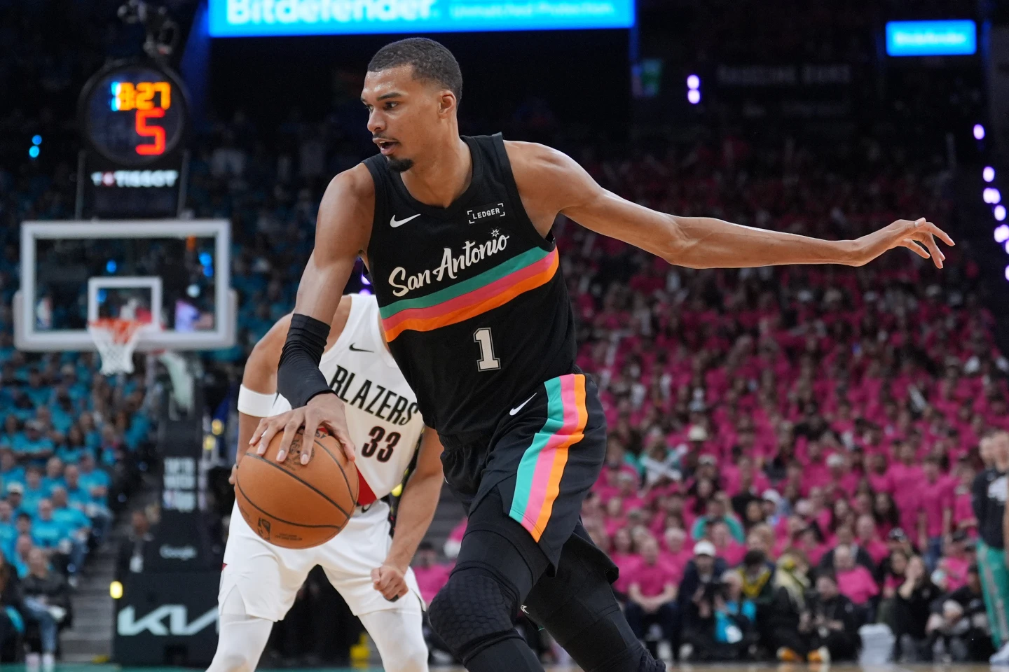 Wembanyama debuta por todo lo alto en los playoffs NBA