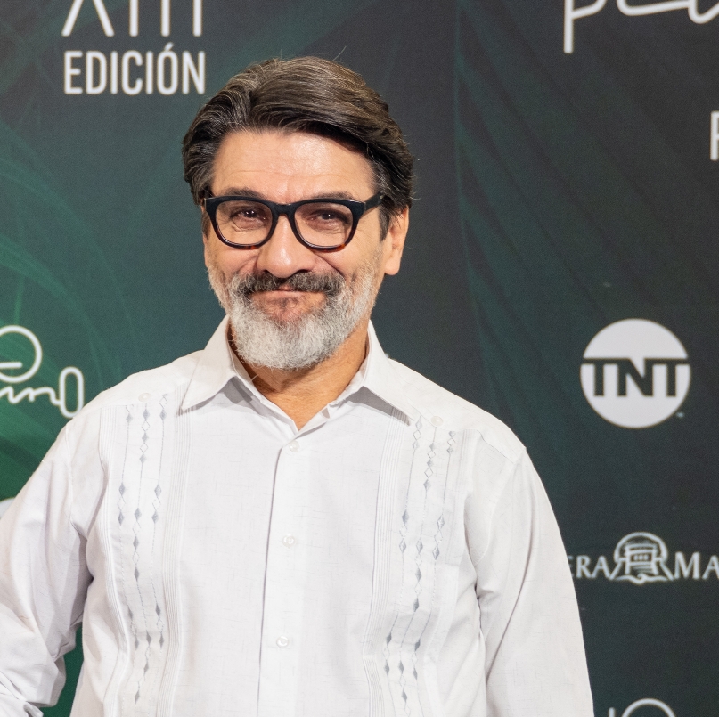 Primeros ganadores reciben estatuillas de Premios Platino