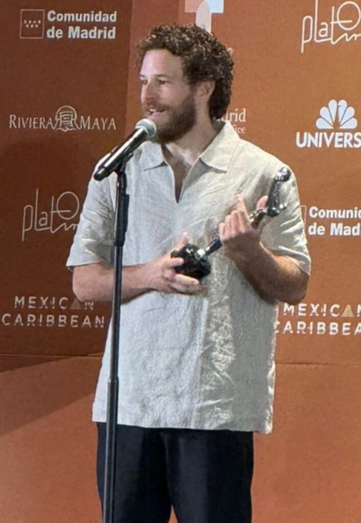 Primeros ganadores reciben estatuillas de Premios Platino