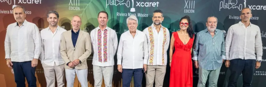 Ejecutivos y organizadores de Premios Platino durante la entrega de los primeros ganadores.  Fuente externa.