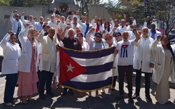 La brigadas de médicos cubanos sale de Guatemala.