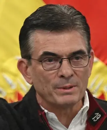 El presidente  Rodrigo Paz ajusta leyes para controles.