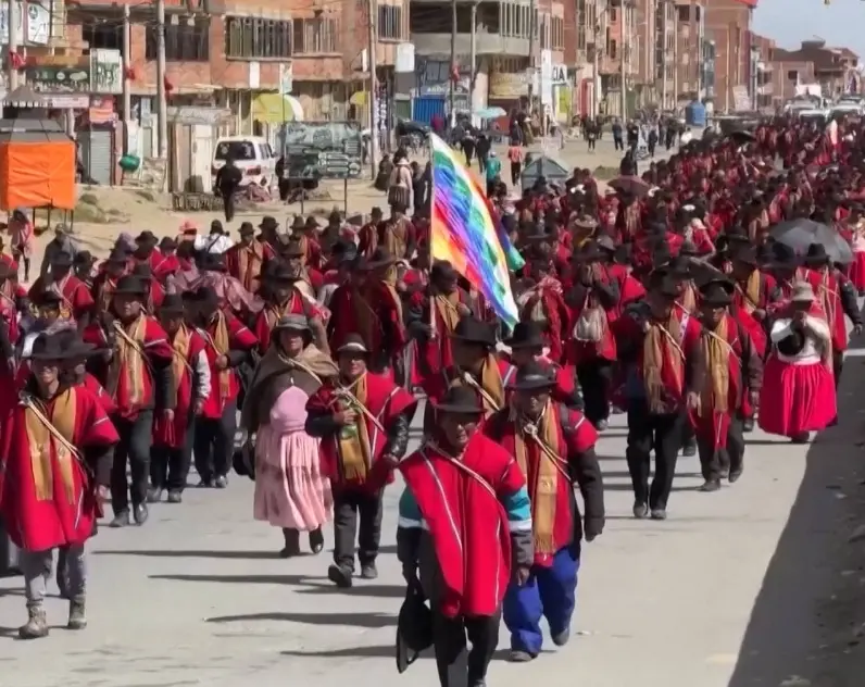 Bolivia enfrenta insurrección sin control