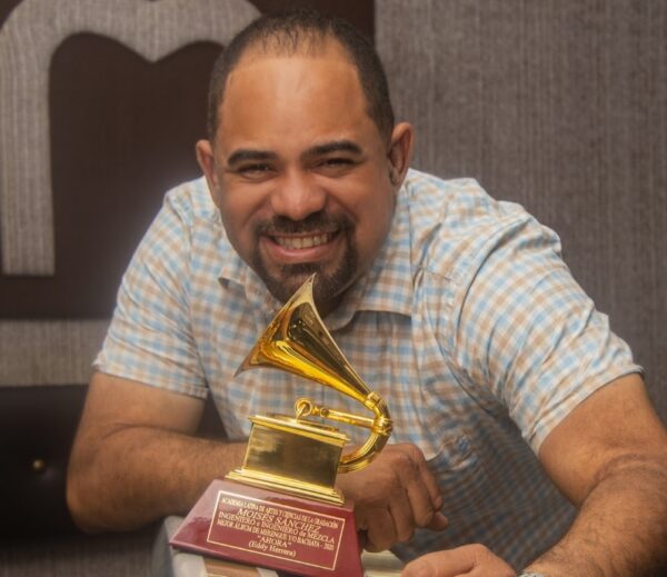 Moisés Sánchez se destaca como productor de merengue.