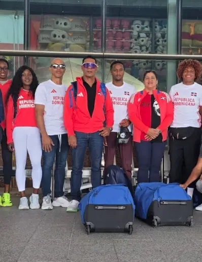 Parte de los integrantes de la delegación de atletismo.