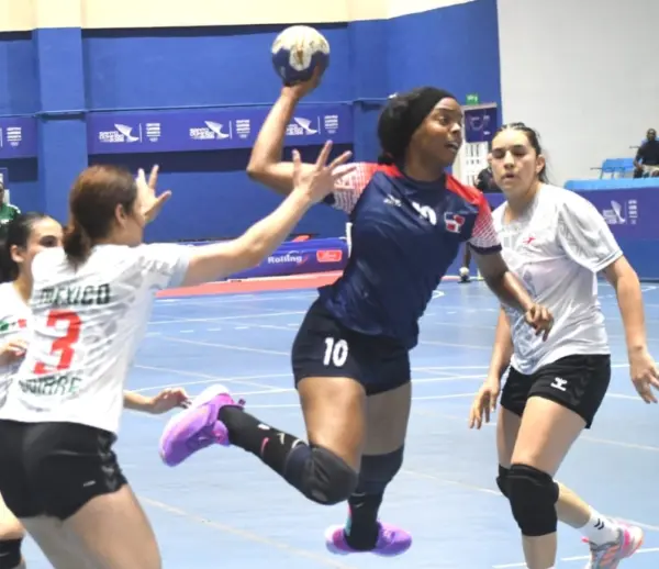Aspecto del juego entre México y República Dominicana.