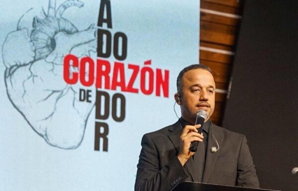 Roberto Reynoso Vásquez,  director de la escuela de música.
