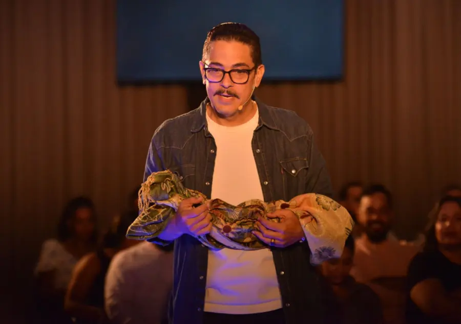 En esta obra Luis José Germán convierte el teatro en un acto de esperanza.  Archivo.