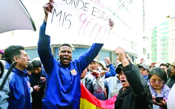 A La Paz llegan los huelguistas. Piden renuncia del presidente.