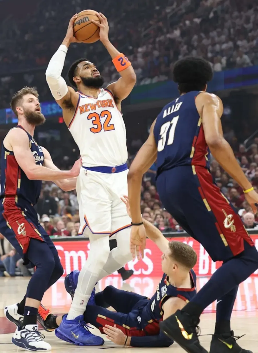 Karl Anthony Towns resalta la adaptación y  el juego en conjunto de los Knicks.  Archivo