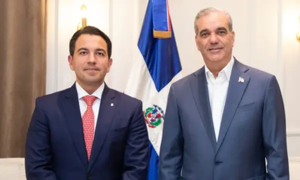 Labar Singh y Luis Abinader reunidos ayer en el Palacio.