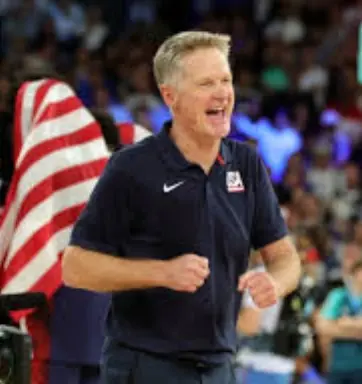 Steve Kerr se quedará dos años más con los GSW.