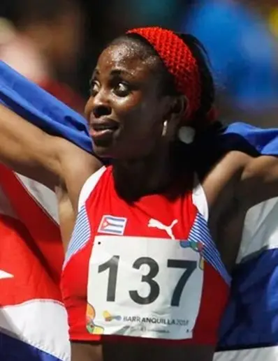 Rose Mary Almanza, ganadora de medalla en San Salvador