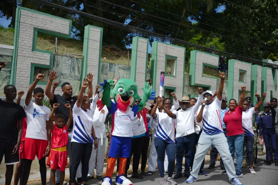 Comunidad de Elías Piña recibe antorcha de los juegos