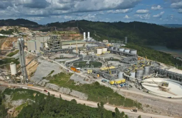 El país es agraciado por sus grandes yacimientos de níquel, hierro, oro, cobre, zinc, mármol y yeso, como además tierras raras.
