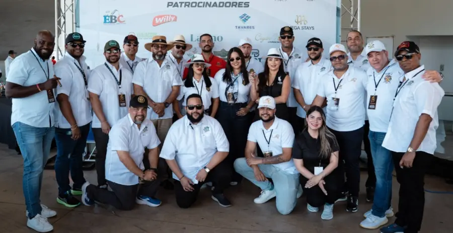 Parte de los participantes del festival.