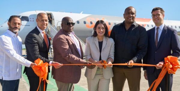 La experiencia a bordo busca reflejar la hospitalidad dominicana.