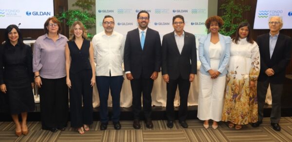 Directivos de ambas entidades en el acuerdo del fondo de agua.