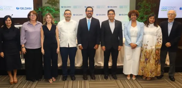 Directivos de ambas entidades en el acuerdo del fondo de agua.