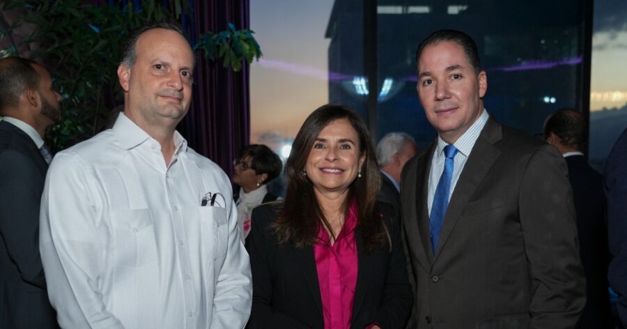 Andrés Rivas, Rebeca Meléndez y Randolph Phipps.