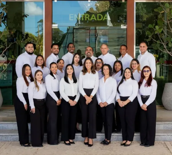 Equipo del Centro de Convenciones Utesa.