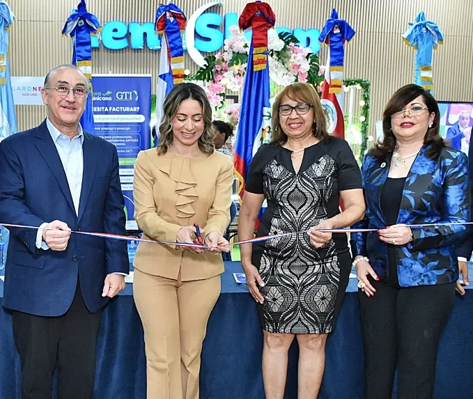 Mario Lama, Gloria Reyes, Luisa Abinader y  Kathy Grullón Aybar.