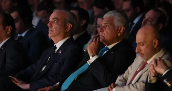 El presidente dominicano participó junto  a su homólogo panameño en un congreso sobre las zonas francas.