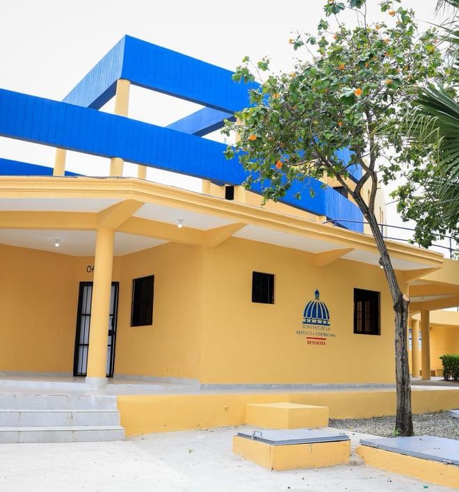 El presidente Luis Abinader entrega remodelado Club Los Cachorros