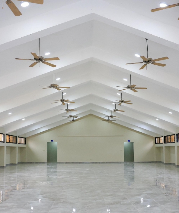 El presidente Luis Abinader entrega remodelado Club Los Cachorros