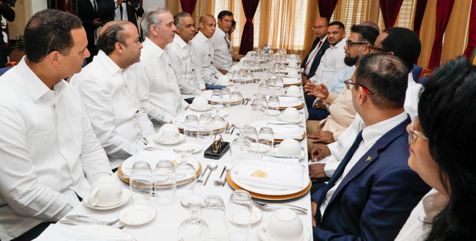 Luis Abinader promueve inversión y las alianzas en gira en Panamá y Guyana