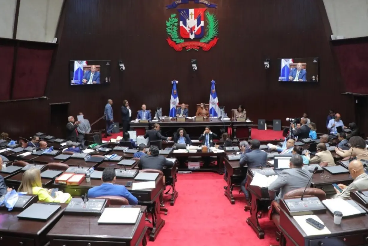 Empresarios advierten riegos en reformas laboral aprobada por diputados