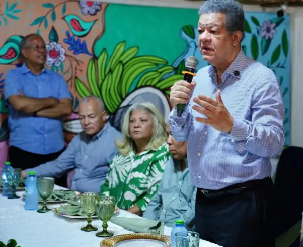 Leonel Fernández desarrolló actividades en Barahona.