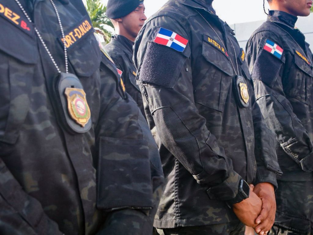 Más de 600 agentes antinarcóticos reciben ascenso por disposición del presidente
