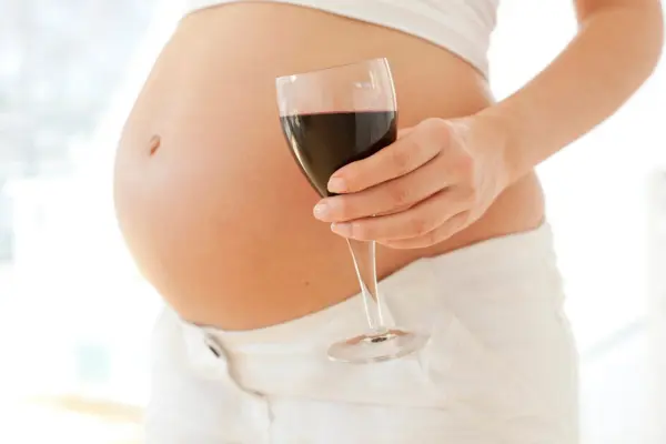 Documental Nacer en Grados muestra que tomar alcohol durante el embarazo puede provocar efectos irreversibles en el desarrollo infantil. Archivo.