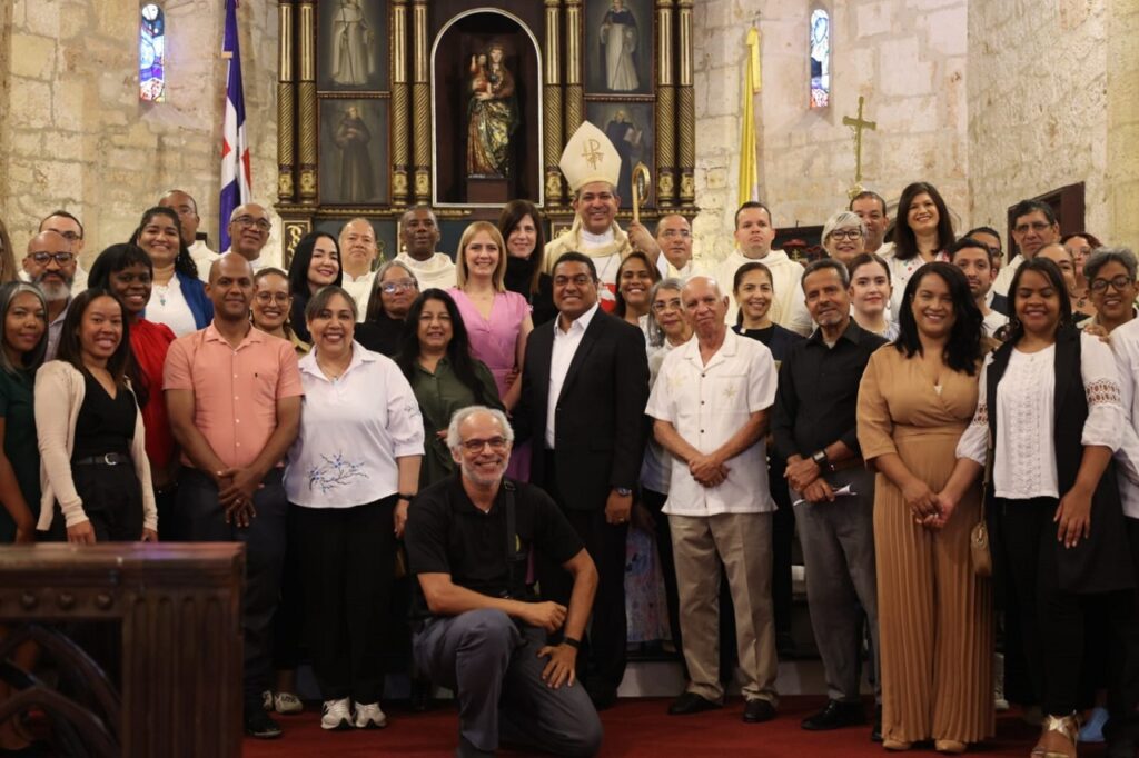 Arzobispo destacó el rol de la comunicación en el proceso de evangelización.