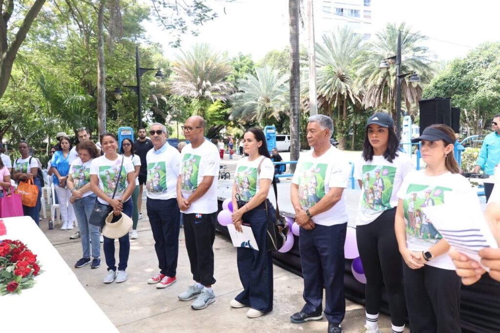 Autoridades encabezan caminata por el Día Mundial de las Enfermedades Inflamatorias Intestinales.