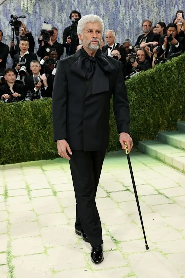 Bad Bunny se disfraza de anciano para la Met Gala