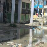 Residentes de Pumac de SDN denuncian abandono de trabajos viales y calles convertidas en ríos
