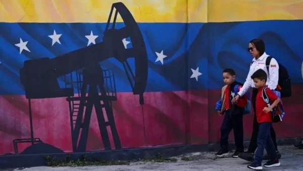 La industria petrolera venezolana es el producto de varias transnacionales que comenzaron a operar en el país hace más de un siglo.