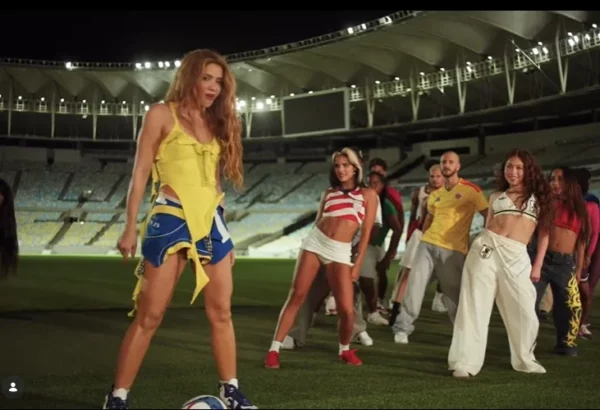 Captura de video cedido por Shakira que muestra a la cantante colombiana en un fragmento del nuevo video de 'Dai Dai', que será la canción oficial del Mundial de Fútbol 2026.