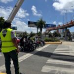 DIGESETT implementa agentes en cuatro esquinas de intersecciones para reforzar seguridad vial en Gran Santo Domingo